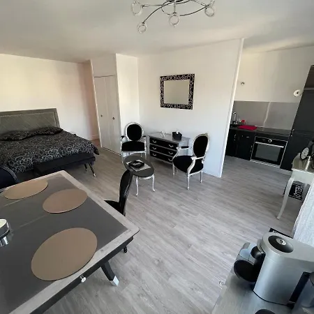 Black Silver Apartment *
