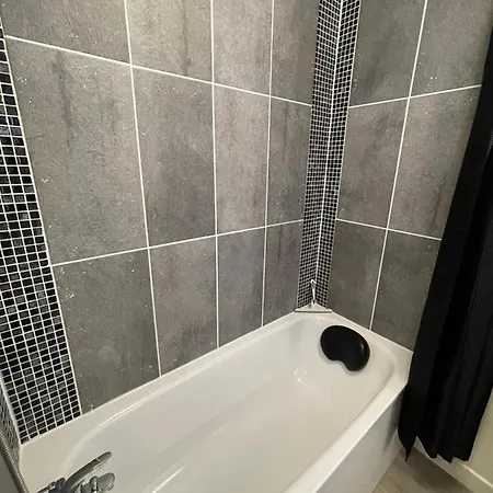Apartment Black Silver *